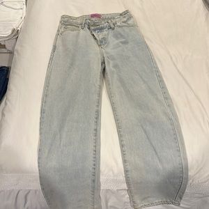 Edikted light wash, cross over jeans size extra small💕 slightly worn